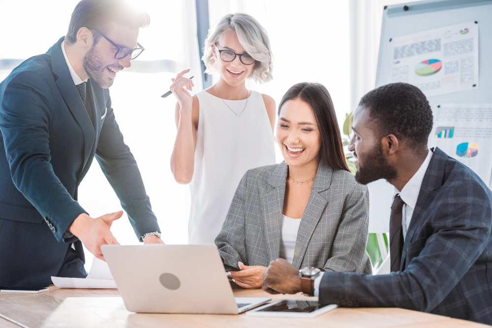 Office Workers on a Computer Discussing Business Insurance in Lakewood, CA, Westminster, CA, Hawaiian Gardens, and Surrounding Areas